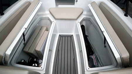 Моторный катер Finnmaster R6